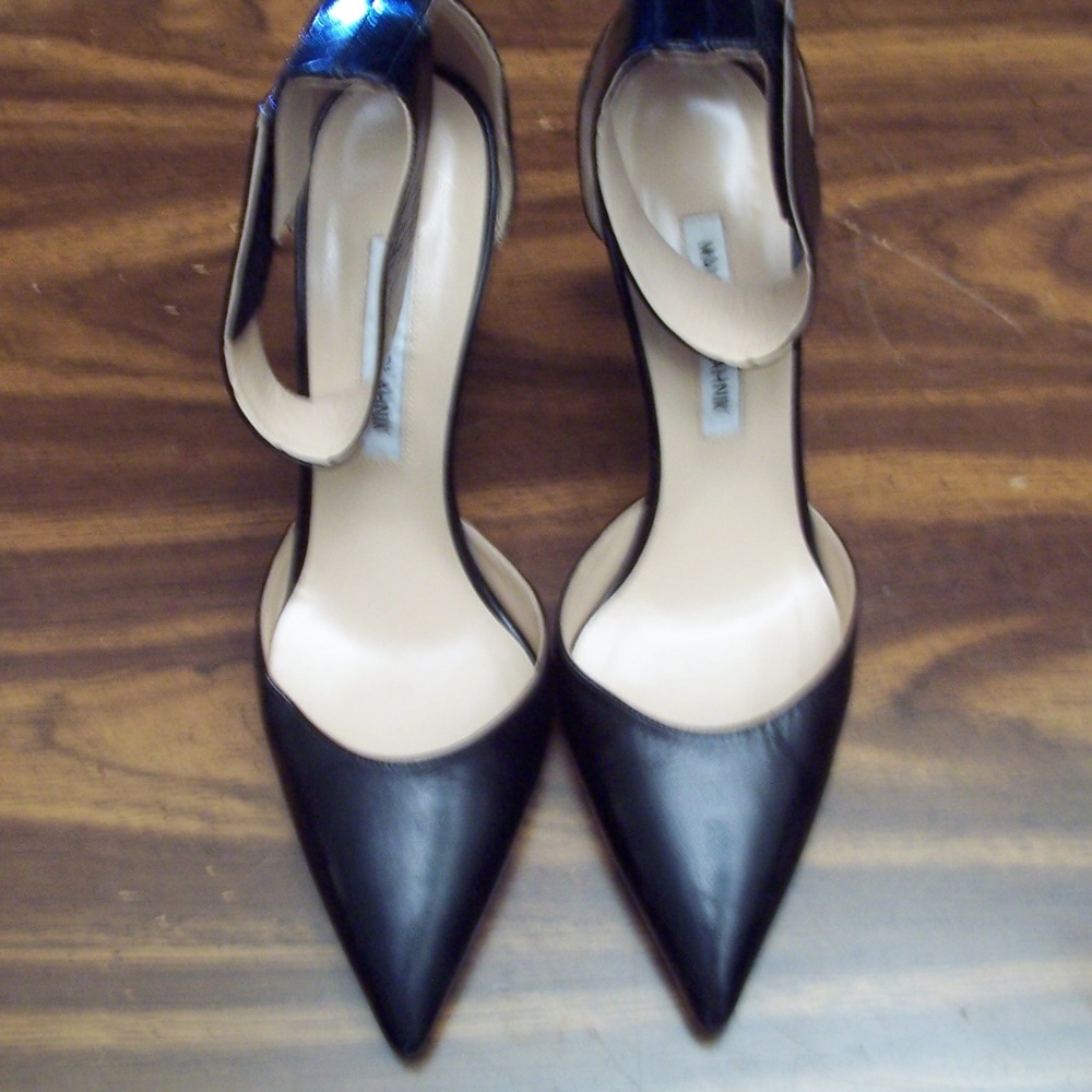 Manolo Blahnik Black Leather Heels size 41